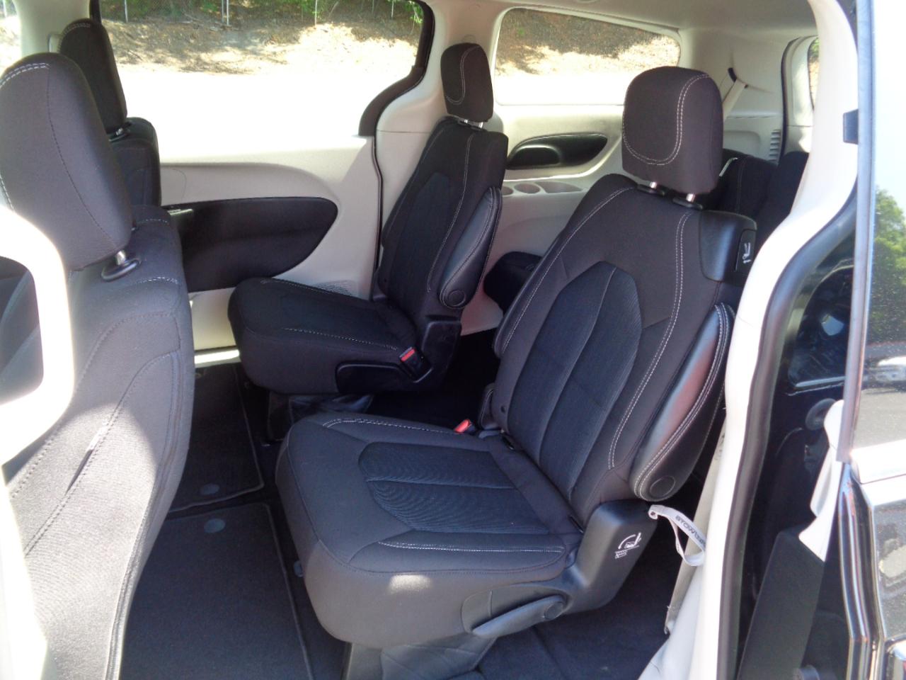 Chrysler Voyager LX FWD 2023