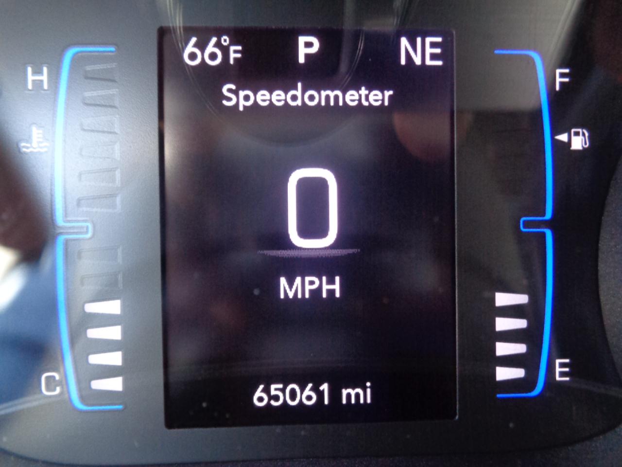 Chrysler Voyager LX FWD 2023