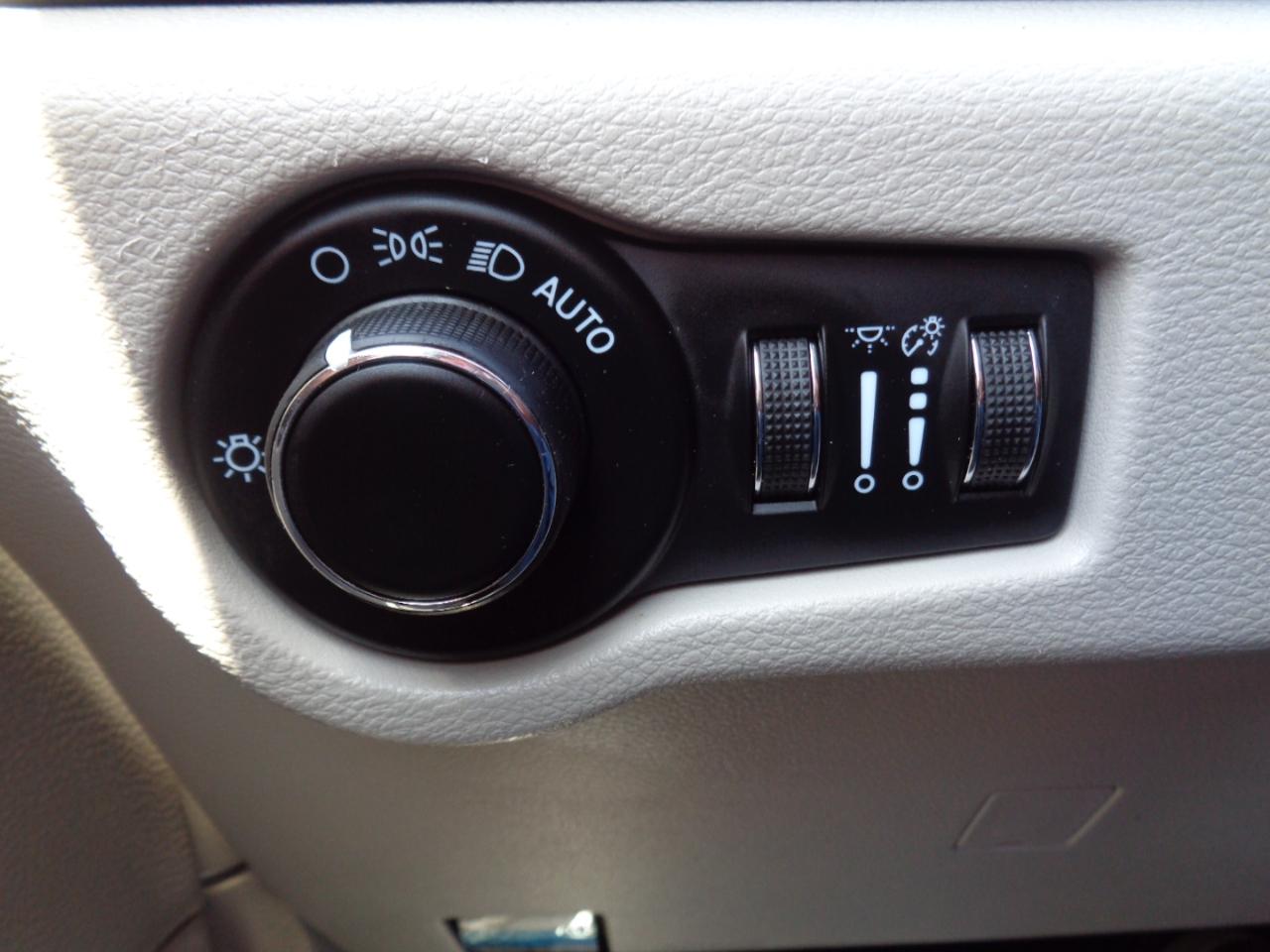 Chrysler Voyager LX FWD 2023