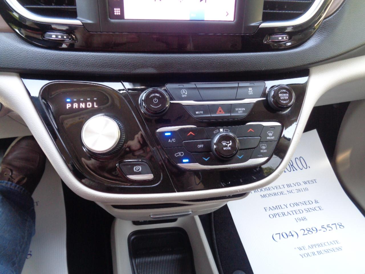 Chrysler Voyager LX FWD 2023