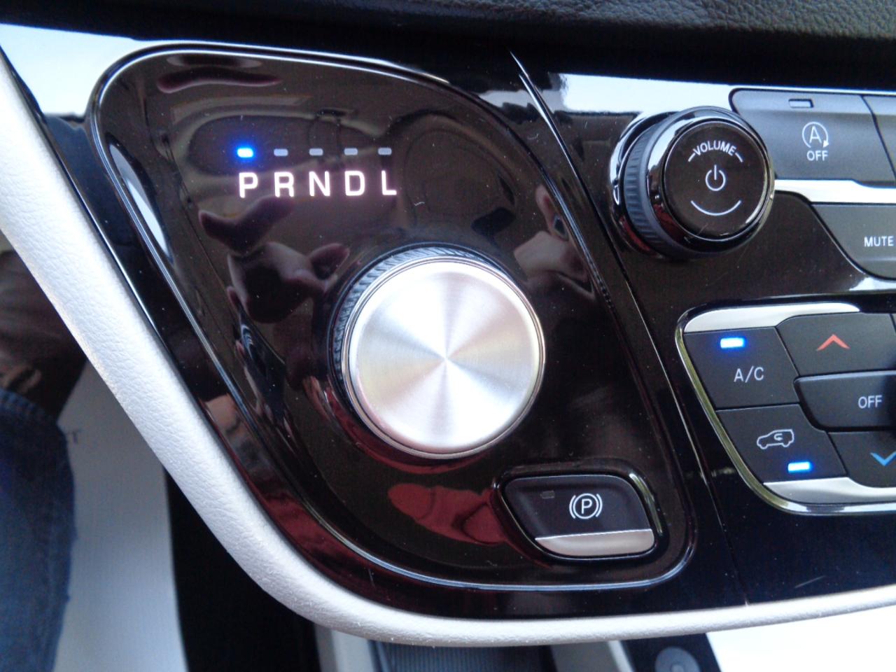 Chrysler Voyager LX FWD 2023