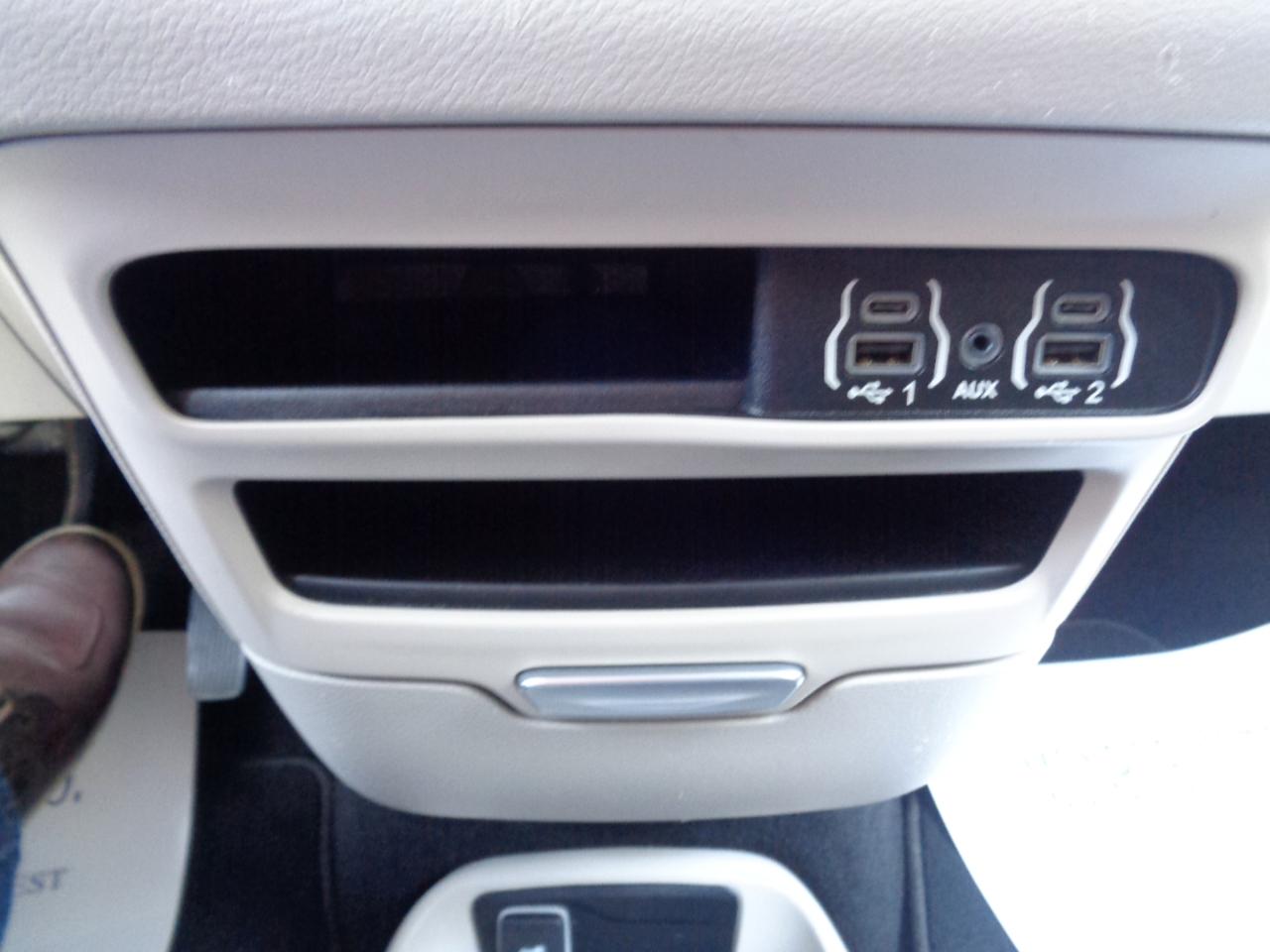 Chrysler Voyager LX FWD 2023