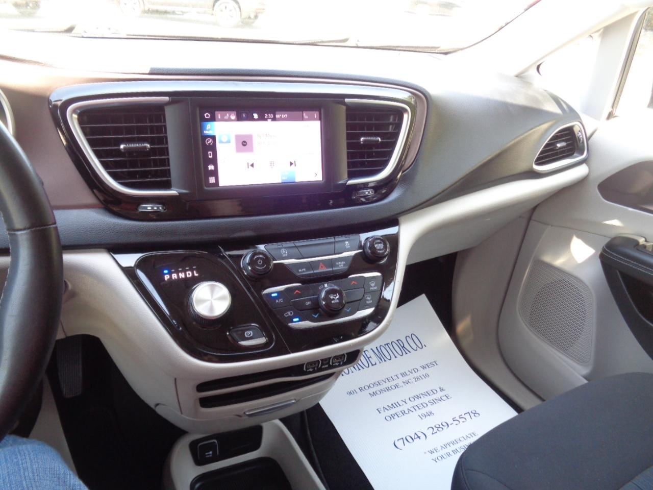 Chrysler Voyager LX FWD 2023