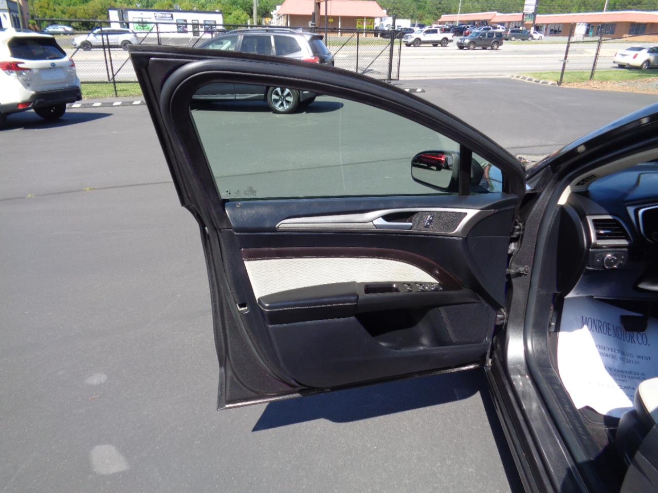 Ford Fusion SE FWD 2020