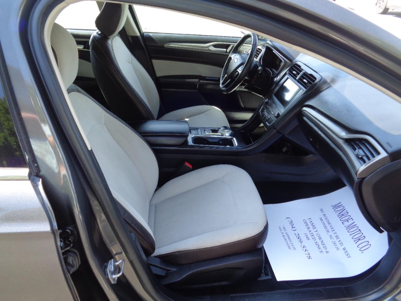 Ford Fusion SE FWD 2020
