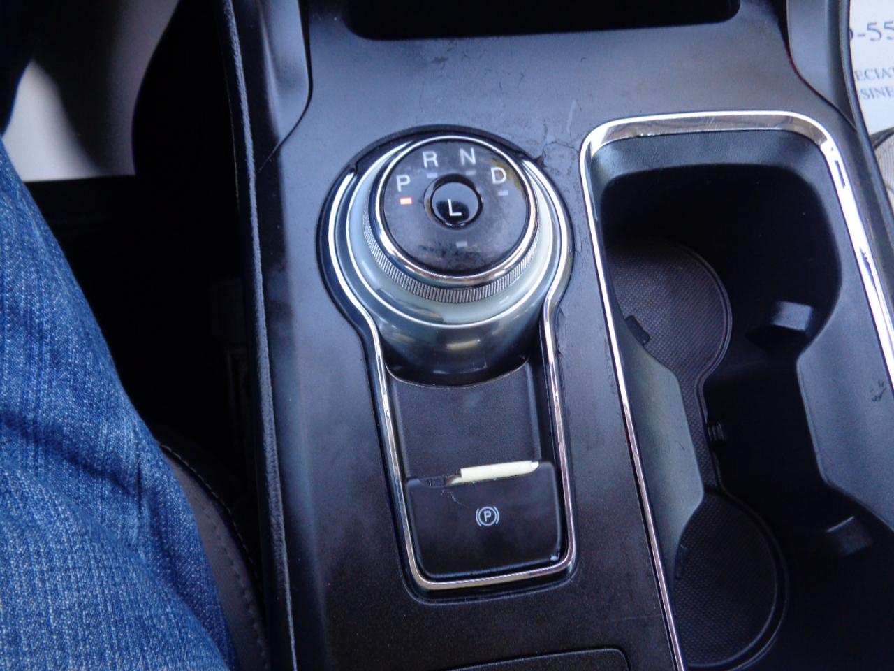 Ford Fusion SE FWD 2020