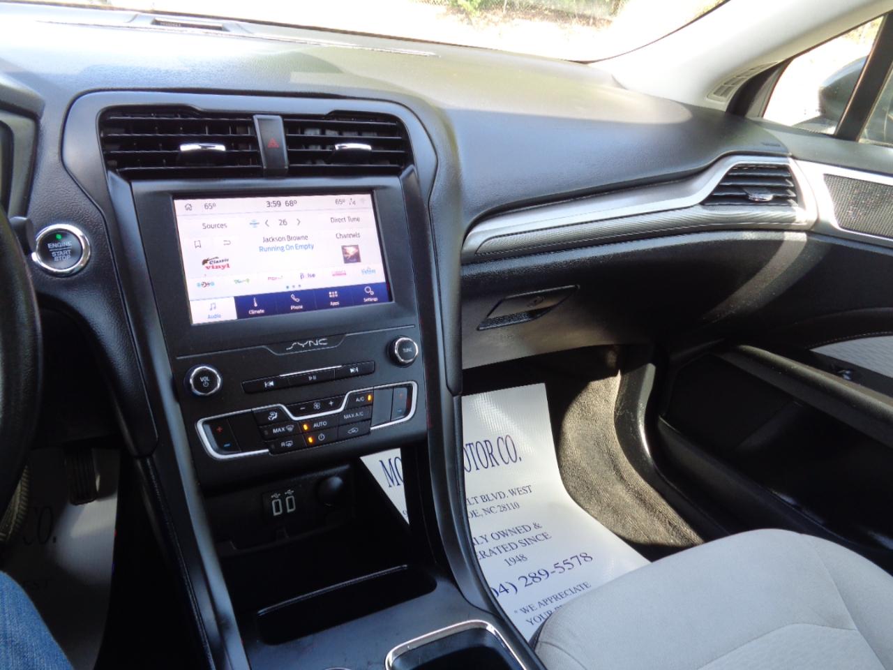 Ford Fusion SE FWD 2020