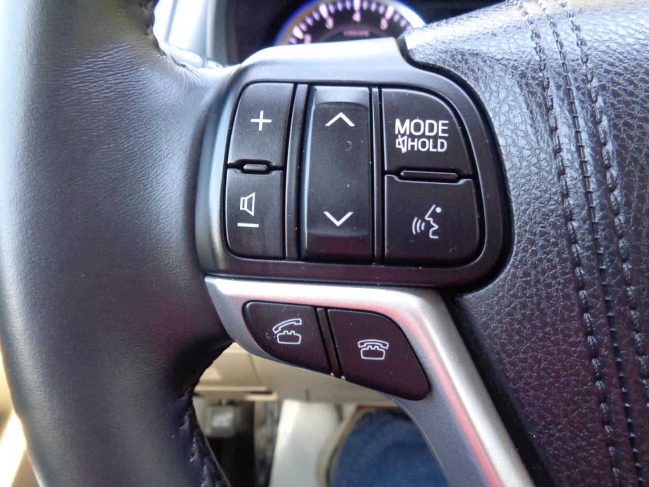 Toyota Highlander FWD 4dr V6 XLE (Natl) 2016