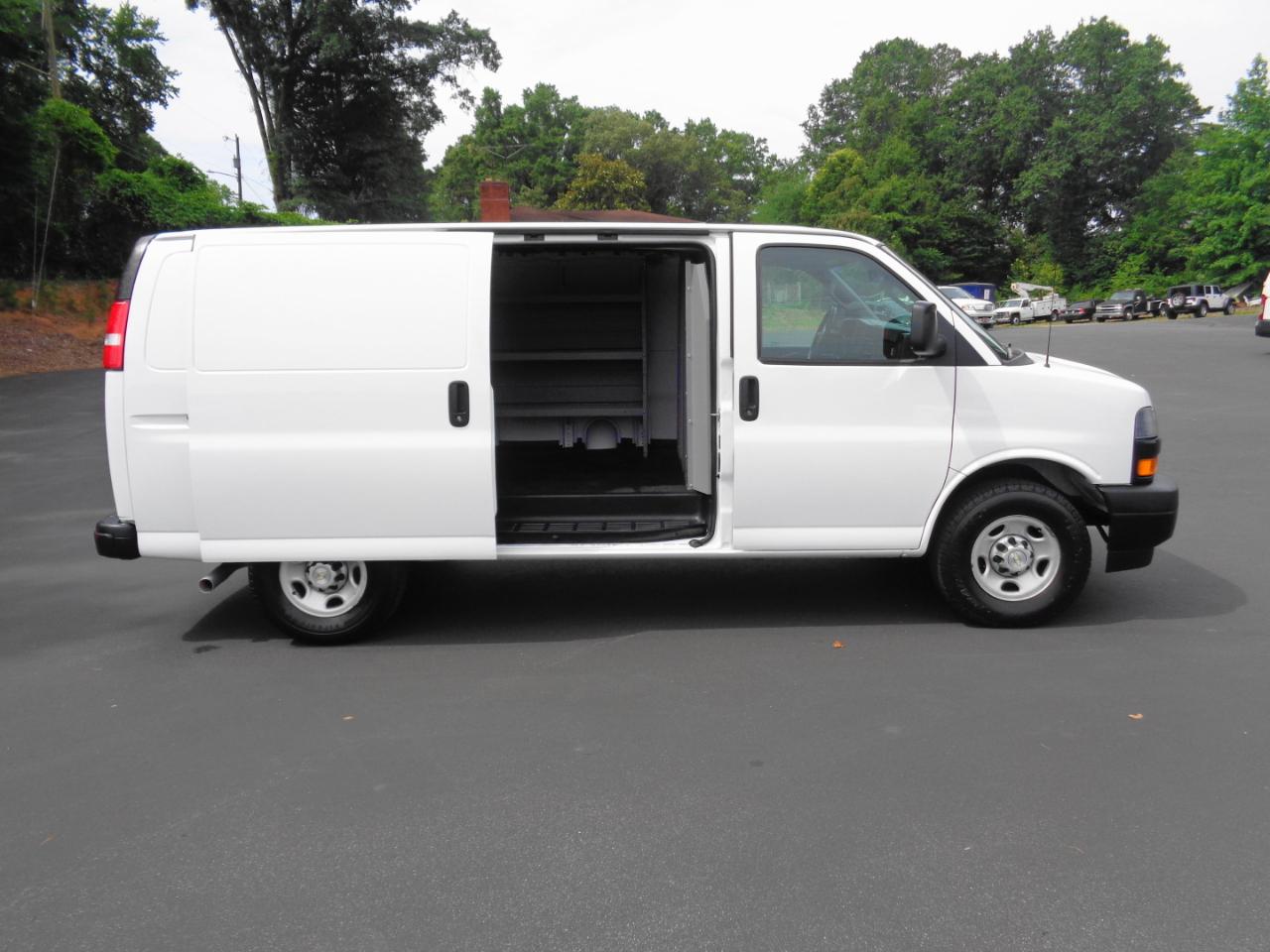 Chevrolet Express Cargo Van RWD 2500 135" 2020