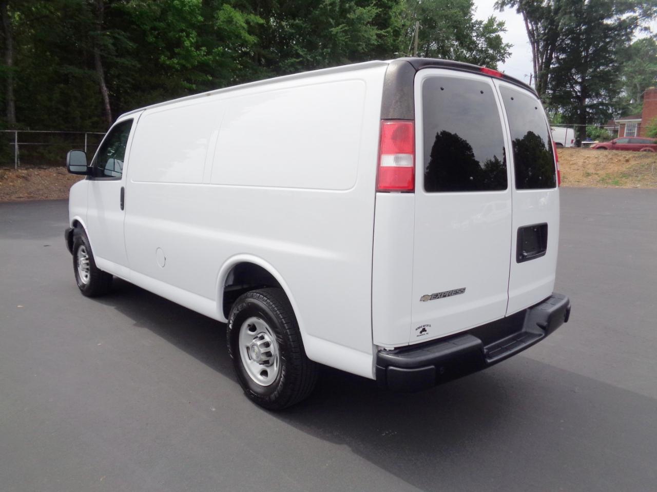 Chevrolet Express Cargo Van RWD 2500 135" 2020
