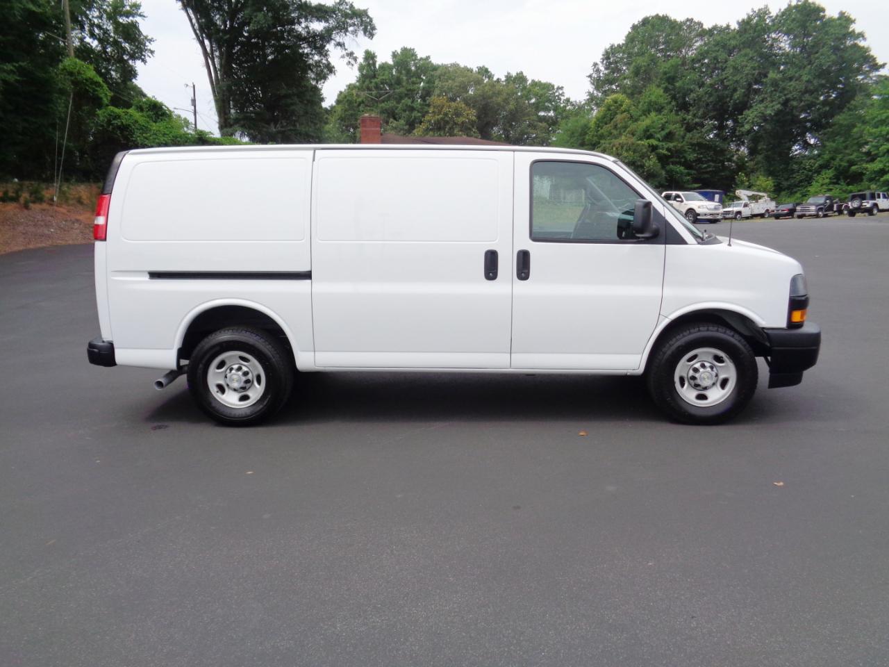 Chevrolet Express Cargo Van RWD 2500 135" 2020