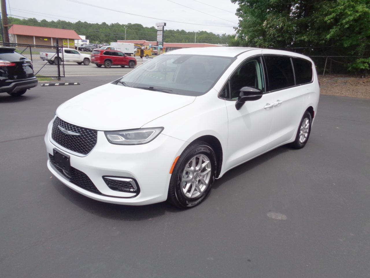Chrysler Pacifica Touring L FWD 2024