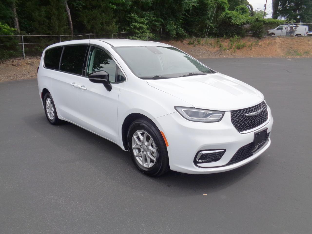 Chrysler Pacifica Touring L FWD 2024