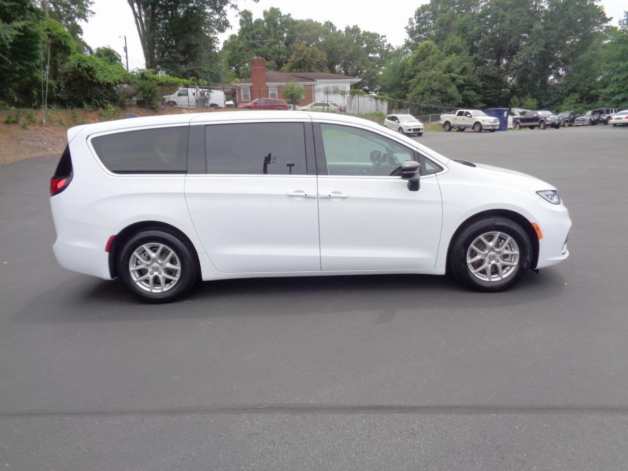 Chrysler Pacifica Touring L FWD 2024