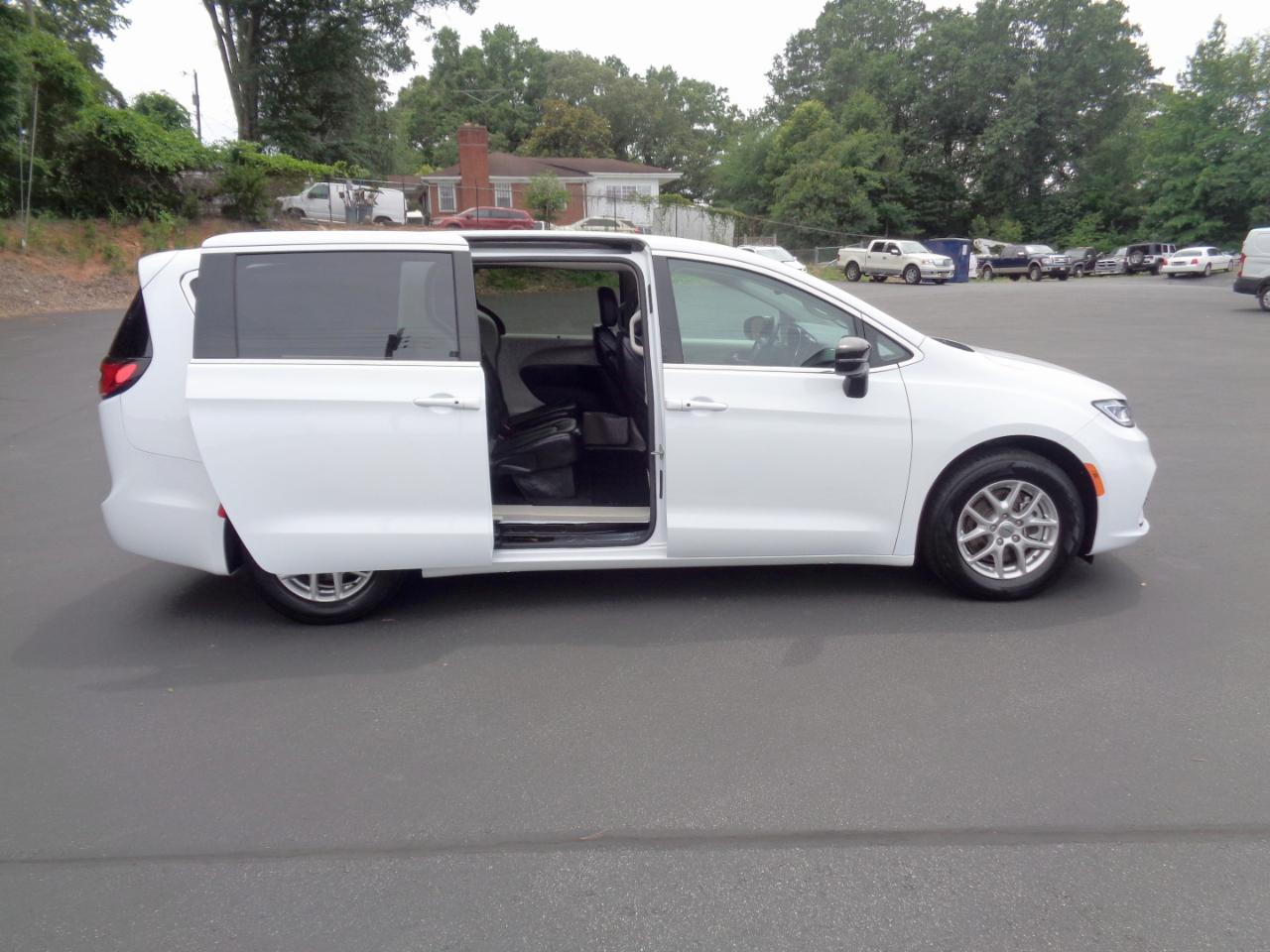 Chrysler Pacifica Touring L FWD 2024