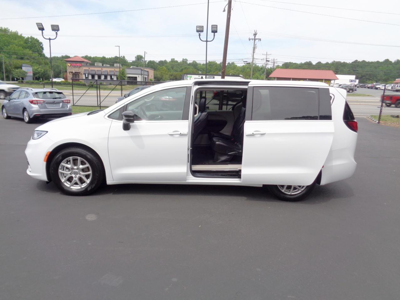 Chrysler Pacifica Touring L FWD 2024