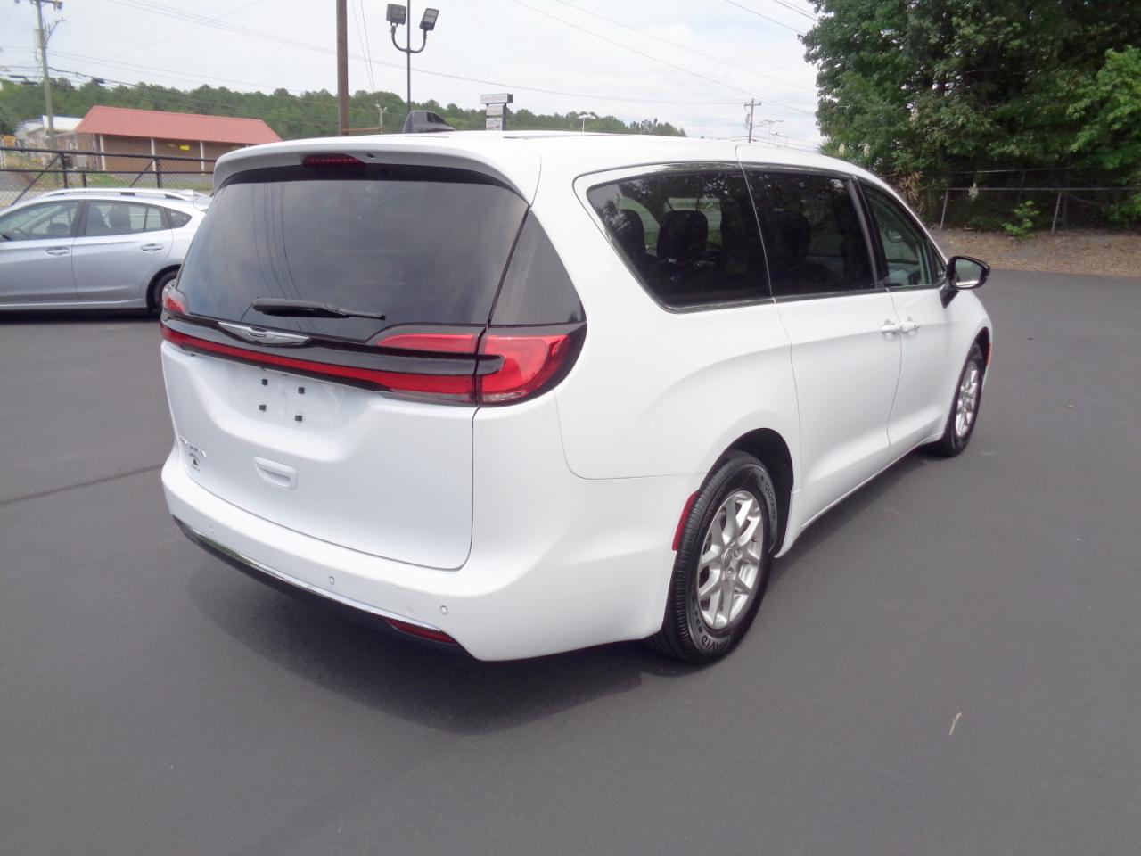 Chrysler Pacifica Touring L FWD 2024
