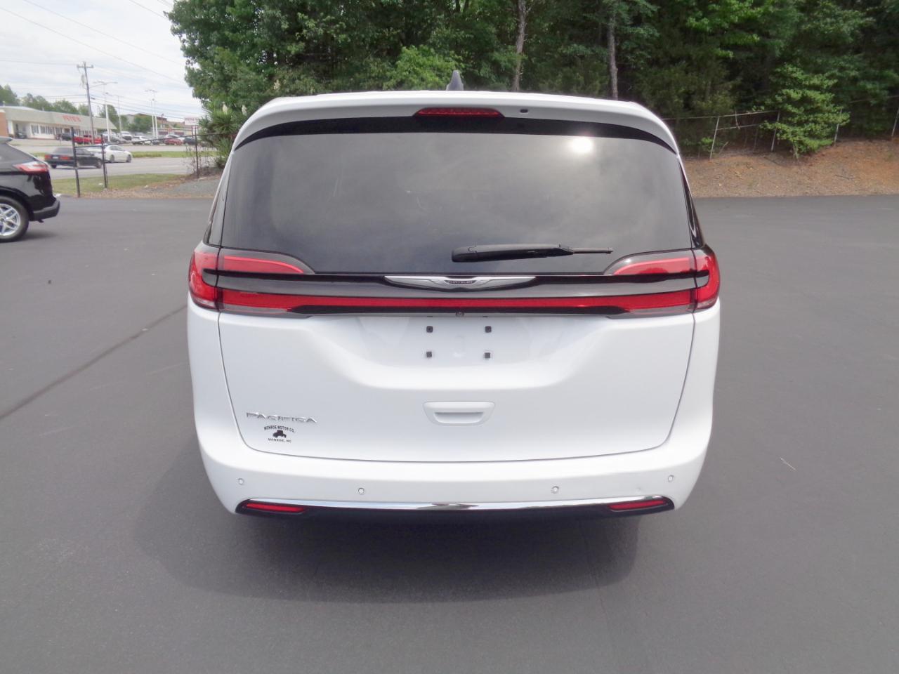 Chrysler Pacifica Touring L FWD 2024