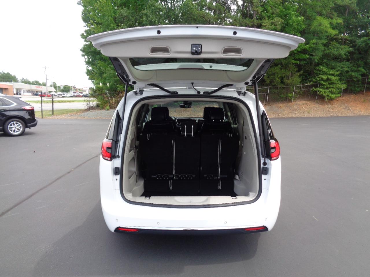 Chrysler Pacifica Touring L FWD 2024