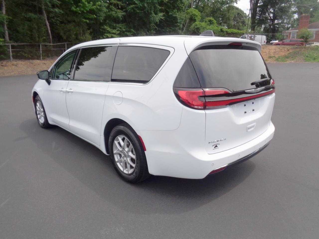 Chrysler Pacifica Touring L FWD 2024