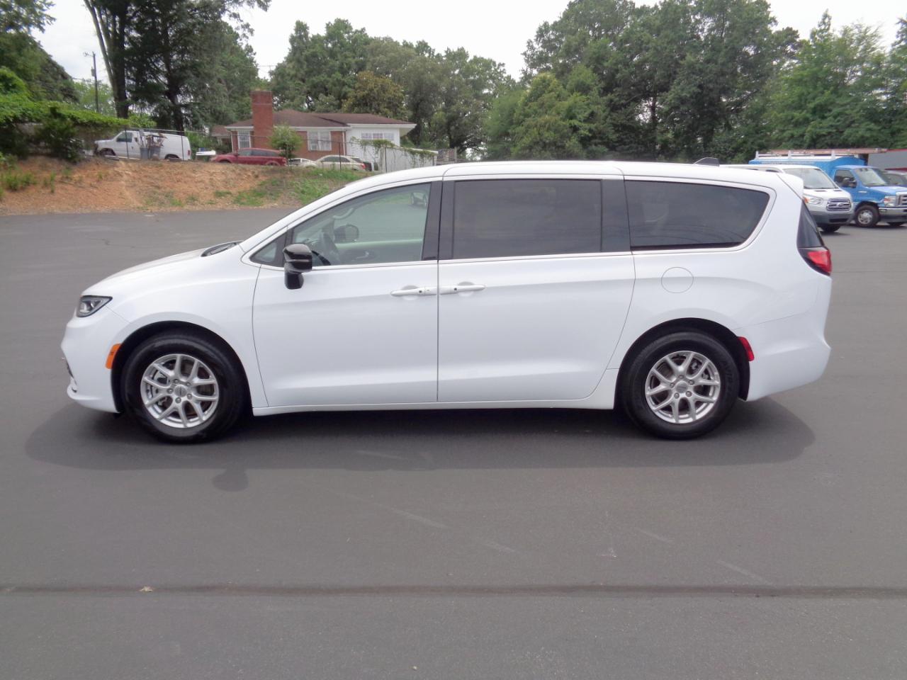 Chrysler Pacifica Touring L FWD 2024