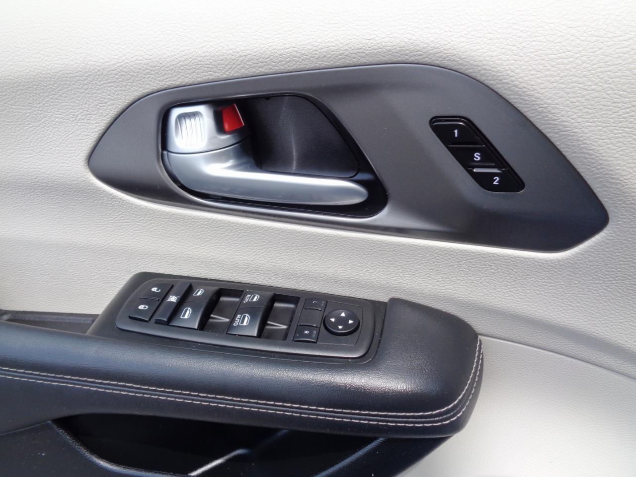 Chrysler Pacifica Touring L FWD 2024