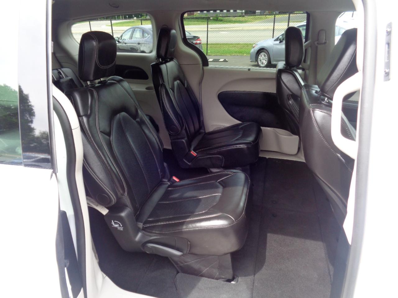 Chrysler Pacifica Touring L FWD 2024