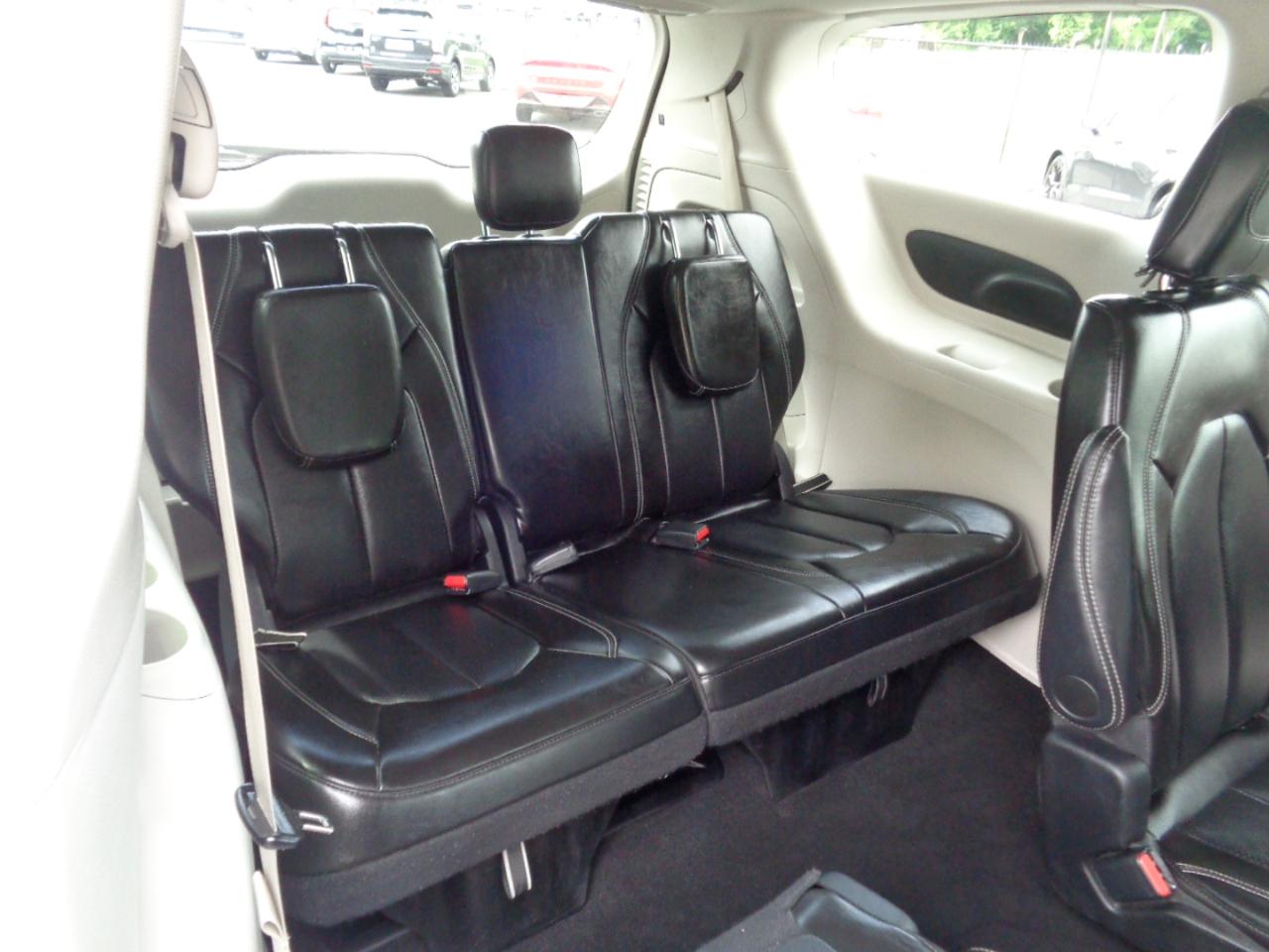 Chrysler Pacifica Touring L FWD 2024