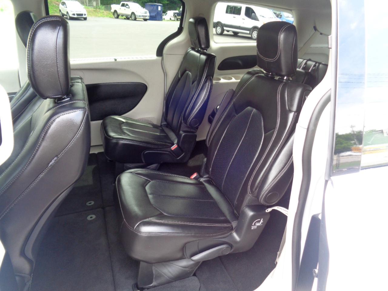 Chrysler Pacifica Touring L FWD 2024