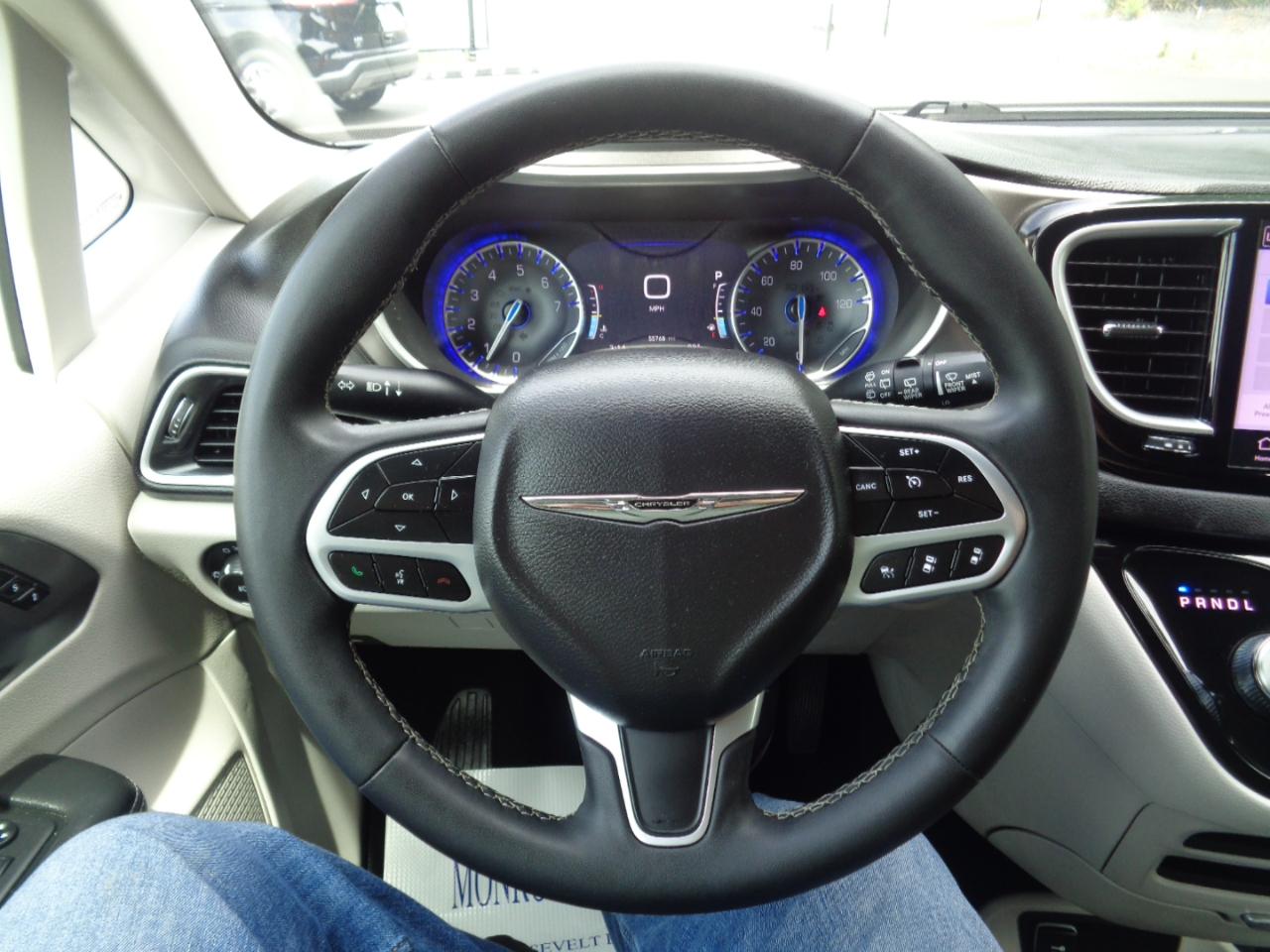 Chrysler Pacifica Touring L FWD 2024