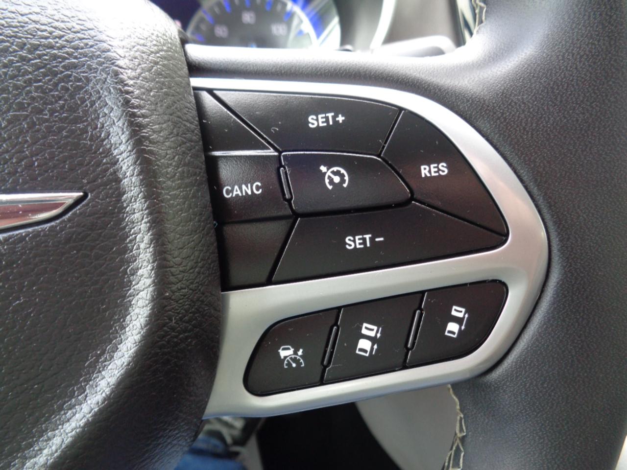 Chrysler Pacifica Touring L FWD 2024