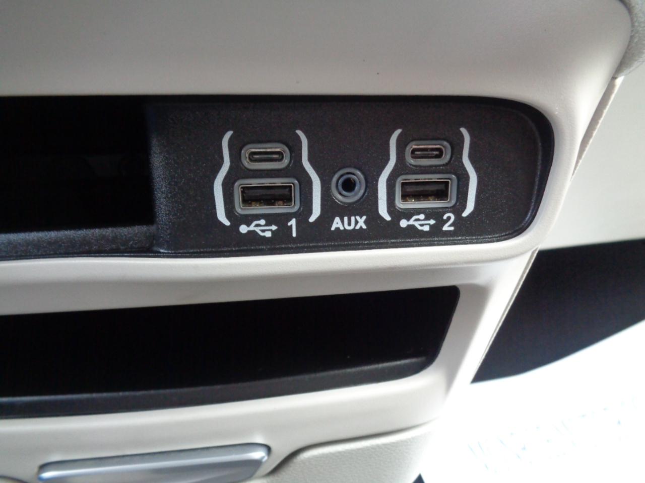 Chrysler Pacifica Touring L FWD 2024