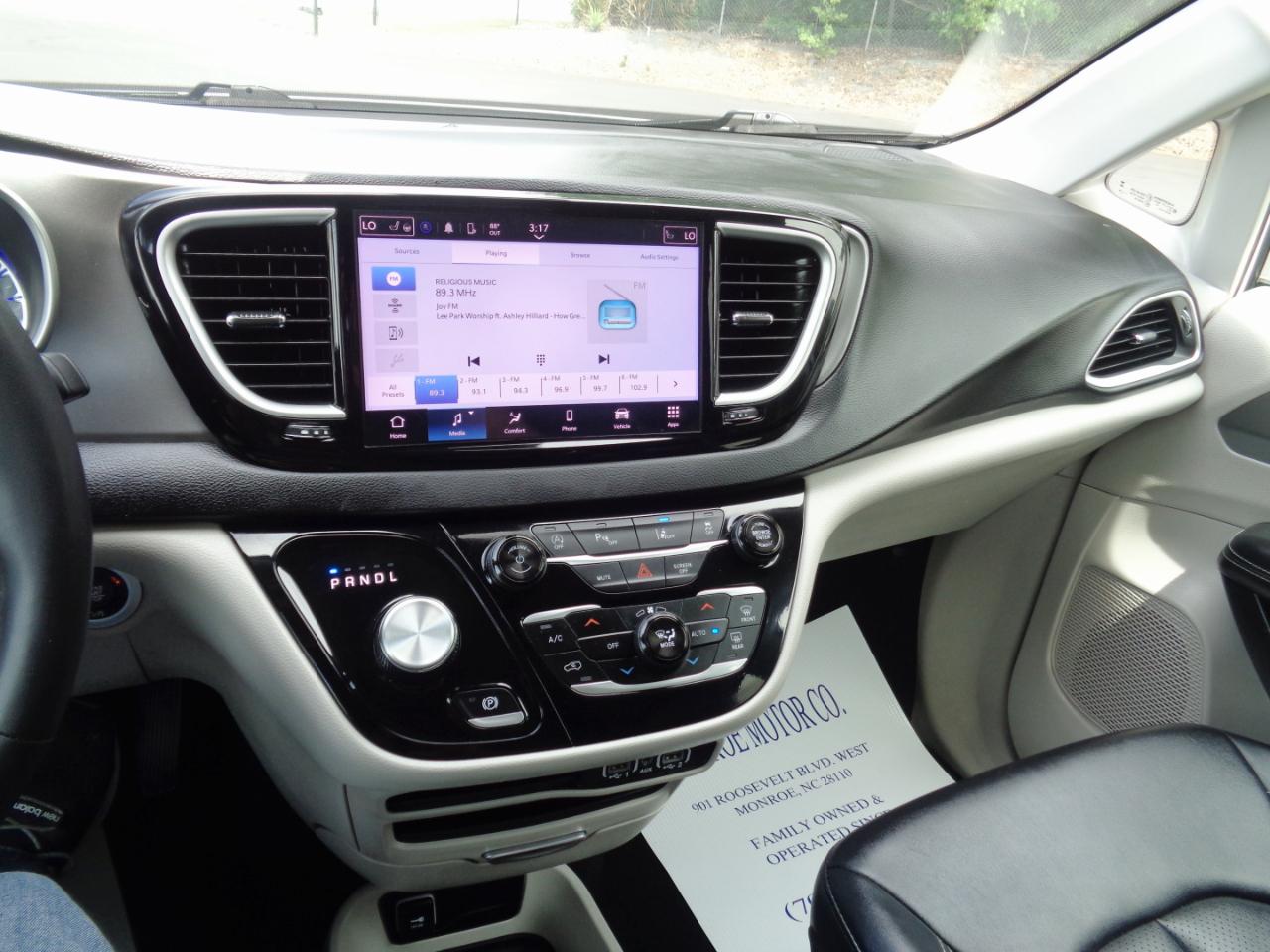 Chrysler Pacifica Touring L FWD 2024