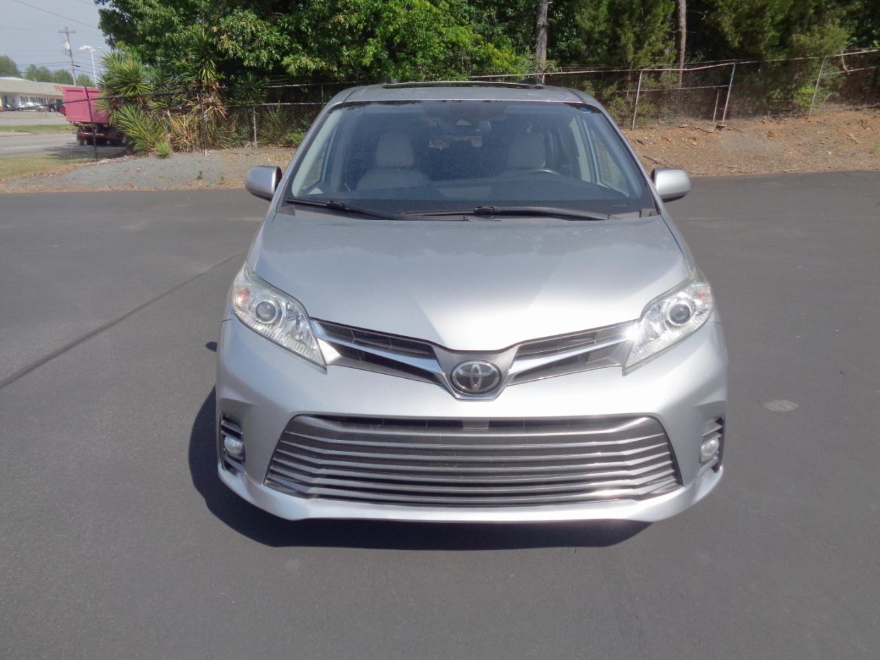 Toyota Sienna XLE Auto Access Seat FWD 7-Passenger (Natl) 2019