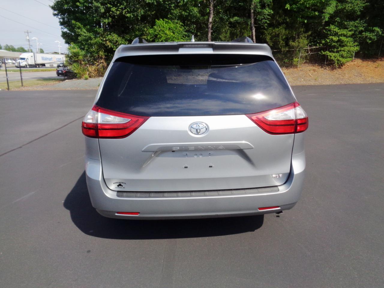 Toyota Sienna XLE Auto Access Seat FWD 7-Passenger (Natl) 2019