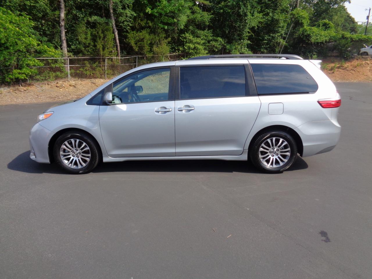 Toyota Sienna XLE Auto Access Seat FWD 7-Passenger (Natl) 2019