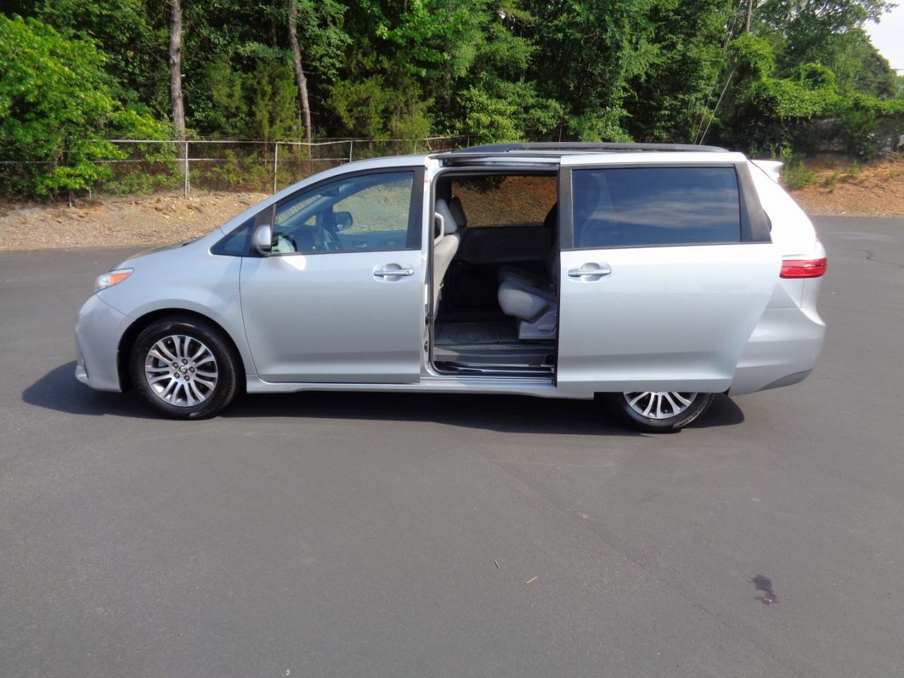 Toyota Sienna XLE Auto Access Seat FWD 7-Passenger (Natl) 2019