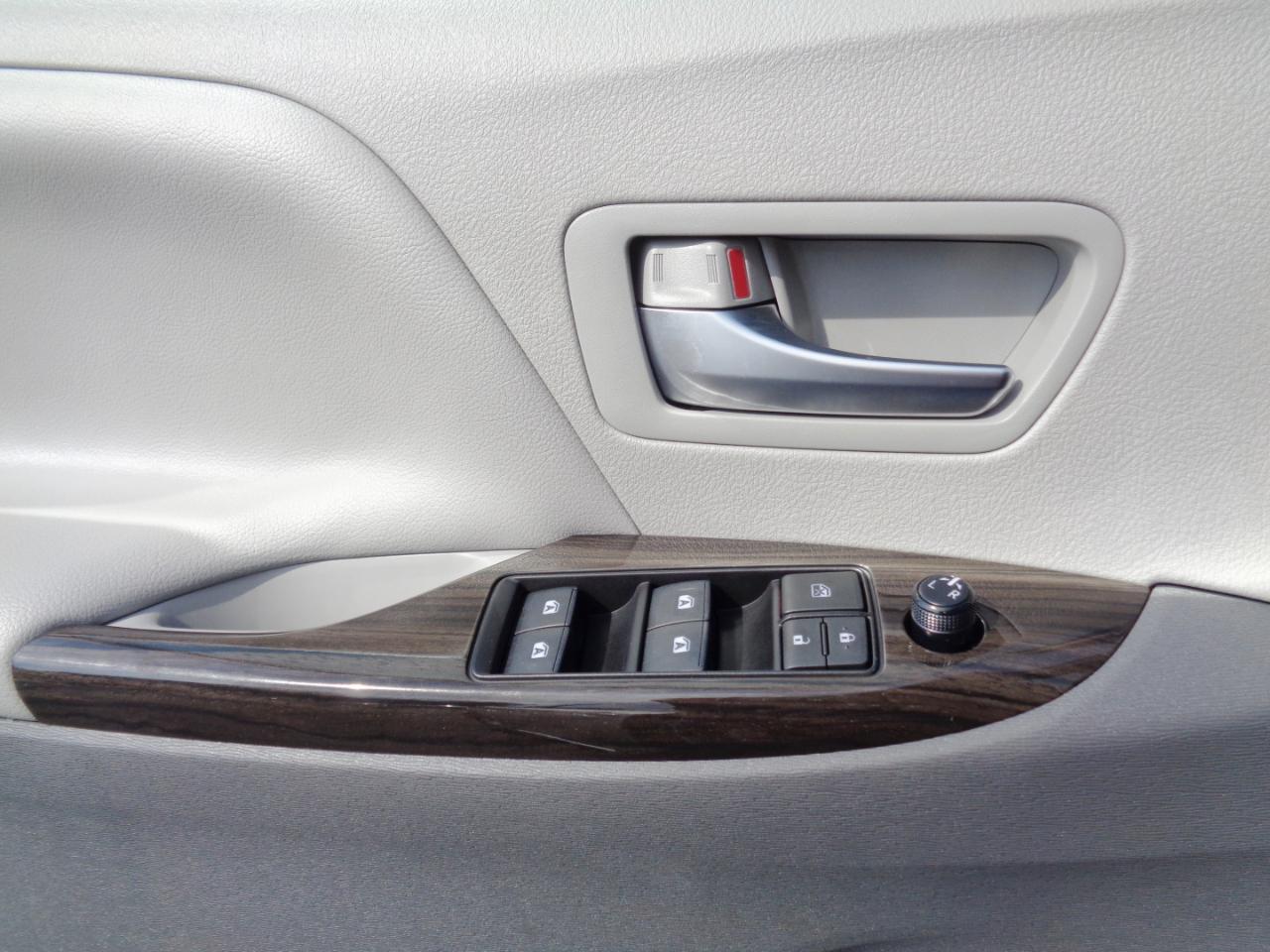 Toyota Sienna XLE Auto Access Seat FWD 7-Passenger (Natl) 2019