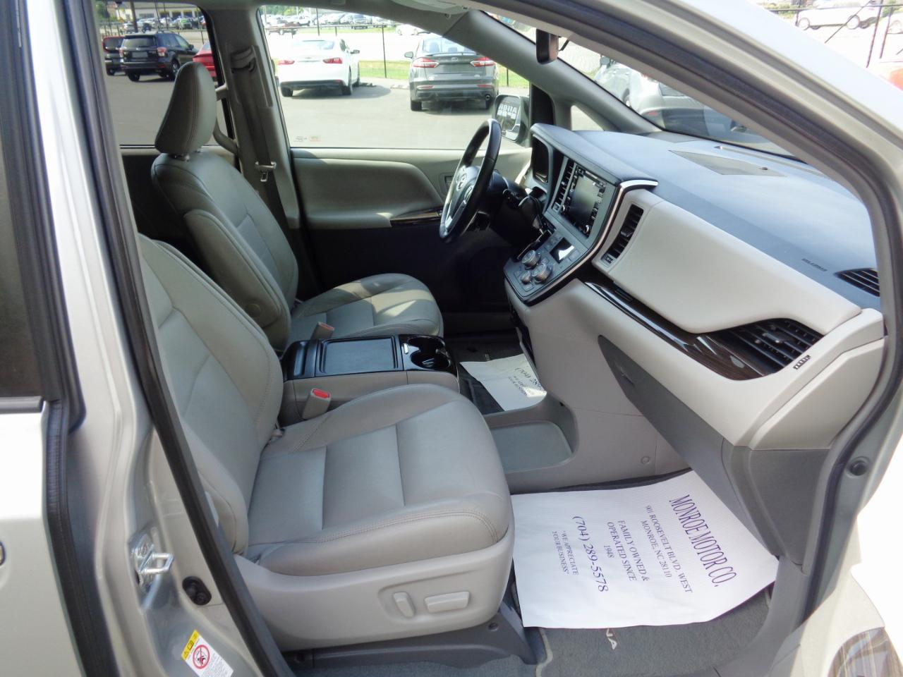 Toyota Sienna XLE Auto Access Seat FWD 7-Passenger (Natl) 2019