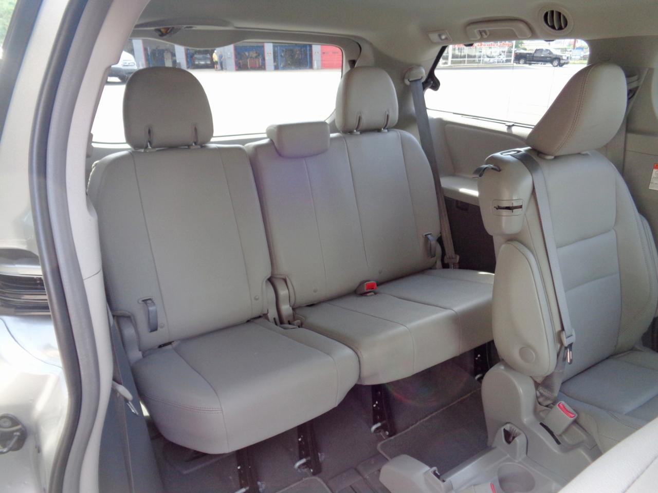 Toyota Sienna XLE Auto Access Seat FWD 7-Passenger (Natl) 2019