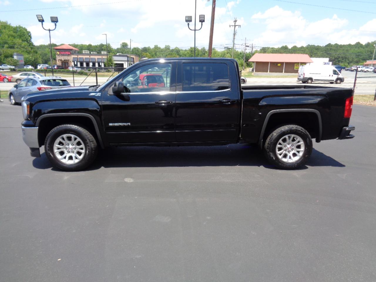 GMC Sierra 1500 4WD Crew Cab 143.5" SLE 2017