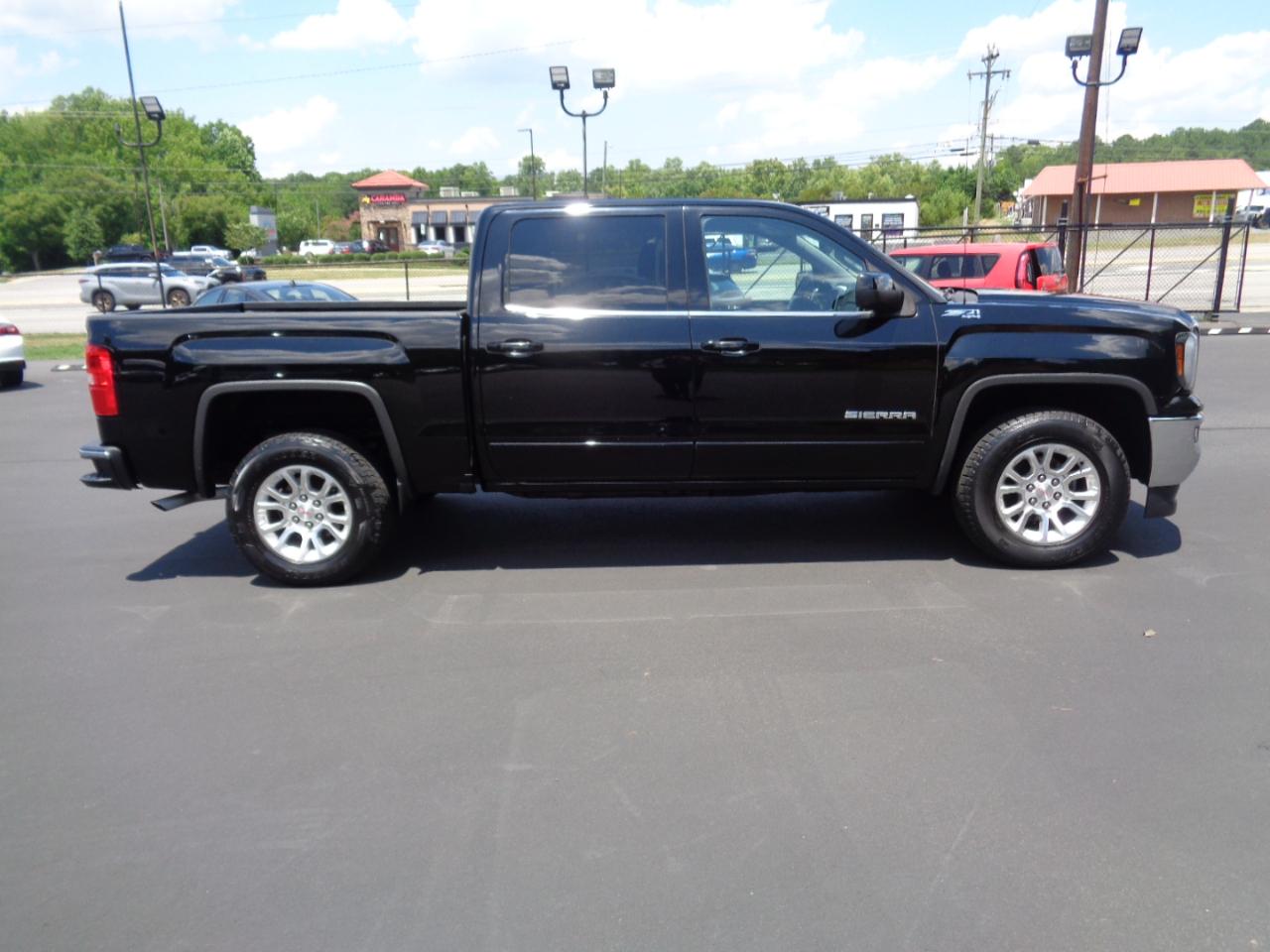 GMC Sierra 1500 4WD Crew Cab 143.5" SLE 2017