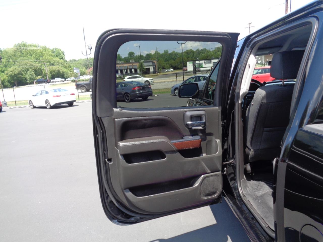 GMC Sierra 1500 4WD Crew Cab 143.5" SLE 2017