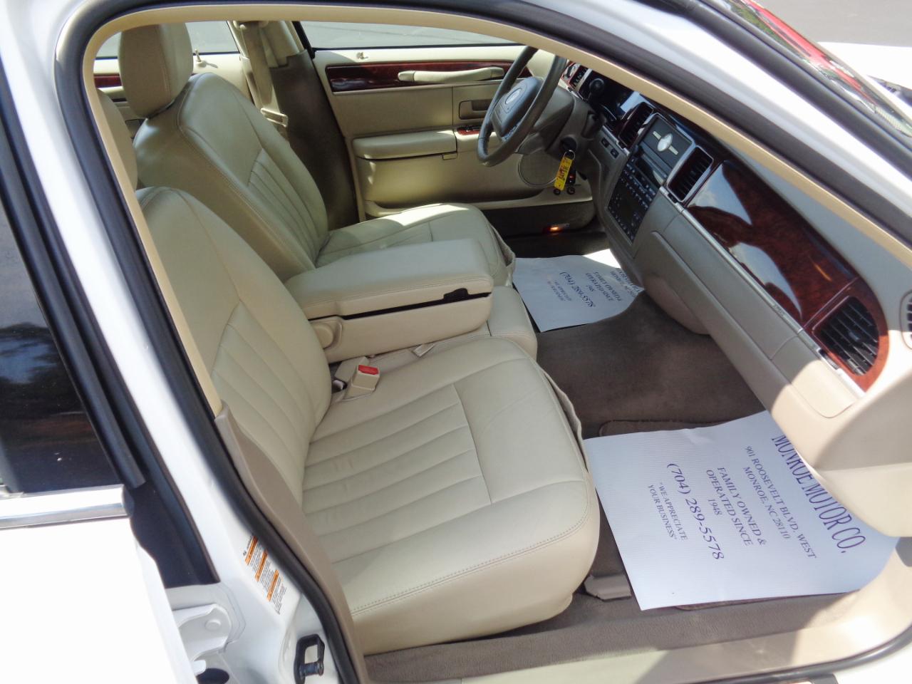 Lincoln Town Car 4dr Sdn Executive 2003