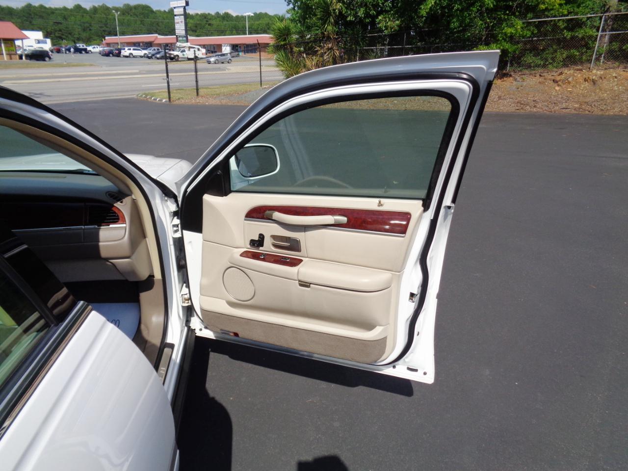 Lincoln Town Car 4dr Sdn Executive 2003