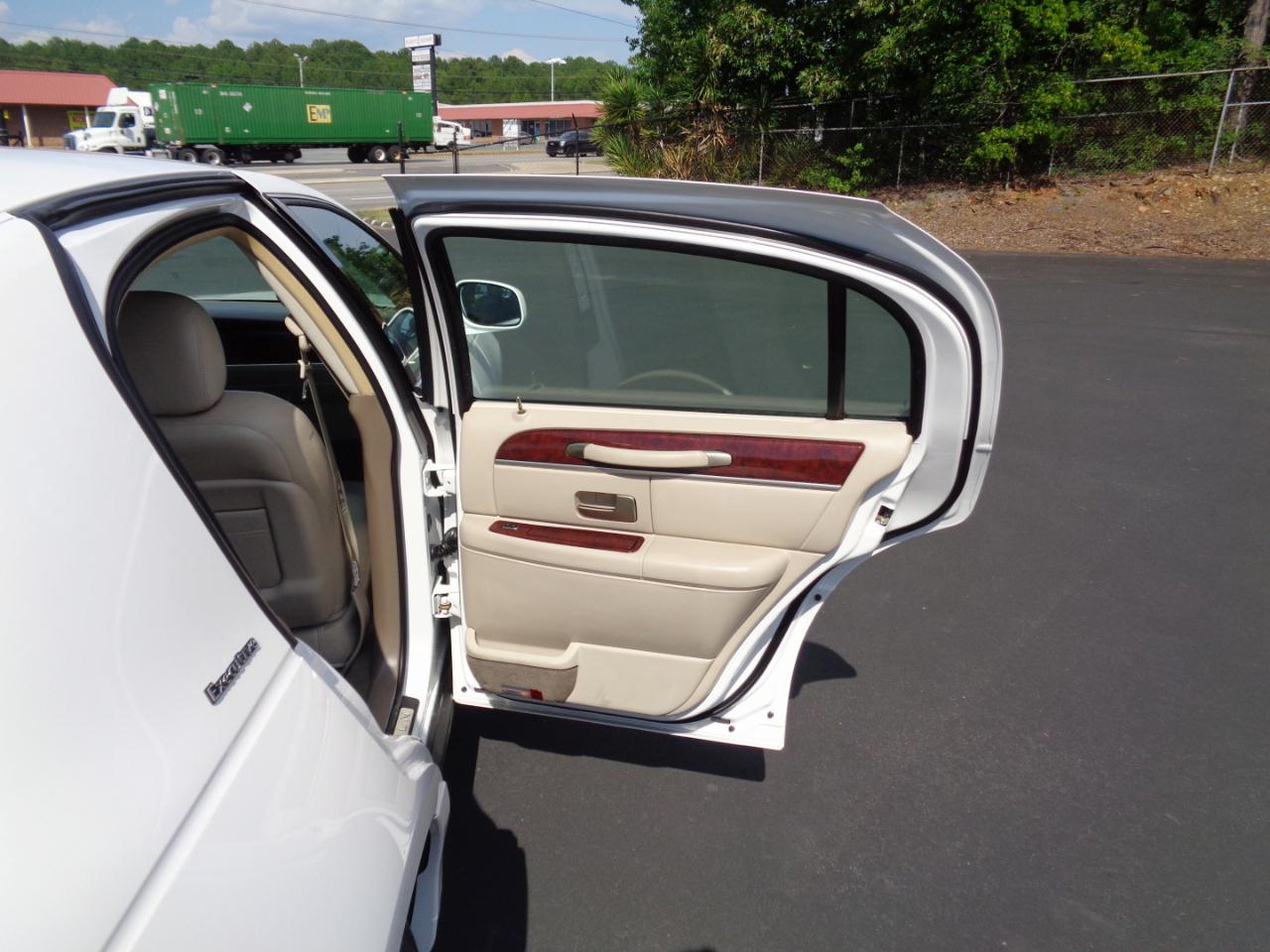 Lincoln Town Car 4dr Sdn Executive 2003