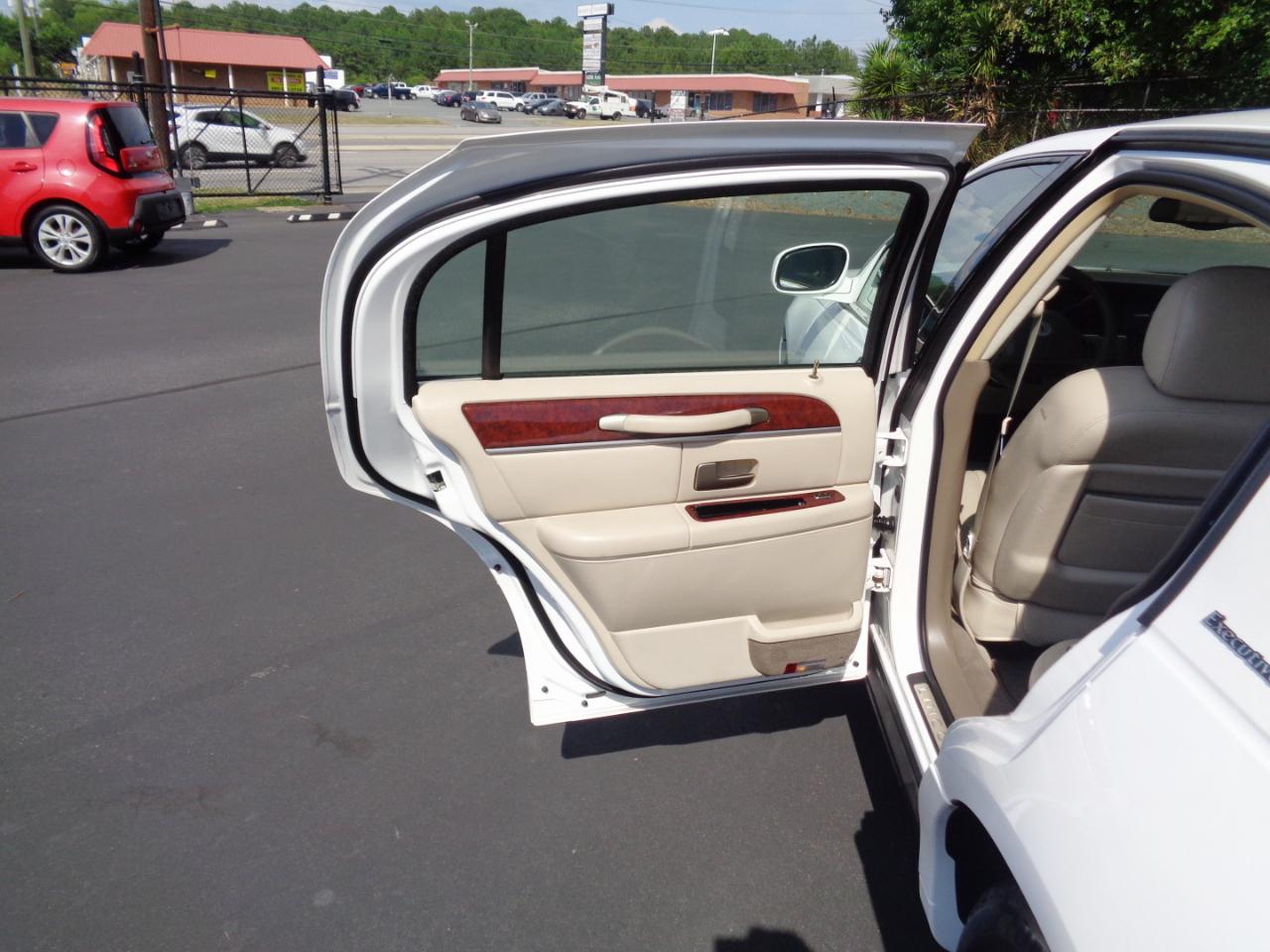 Lincoln Town Car 4dr Sdn Executive 2003