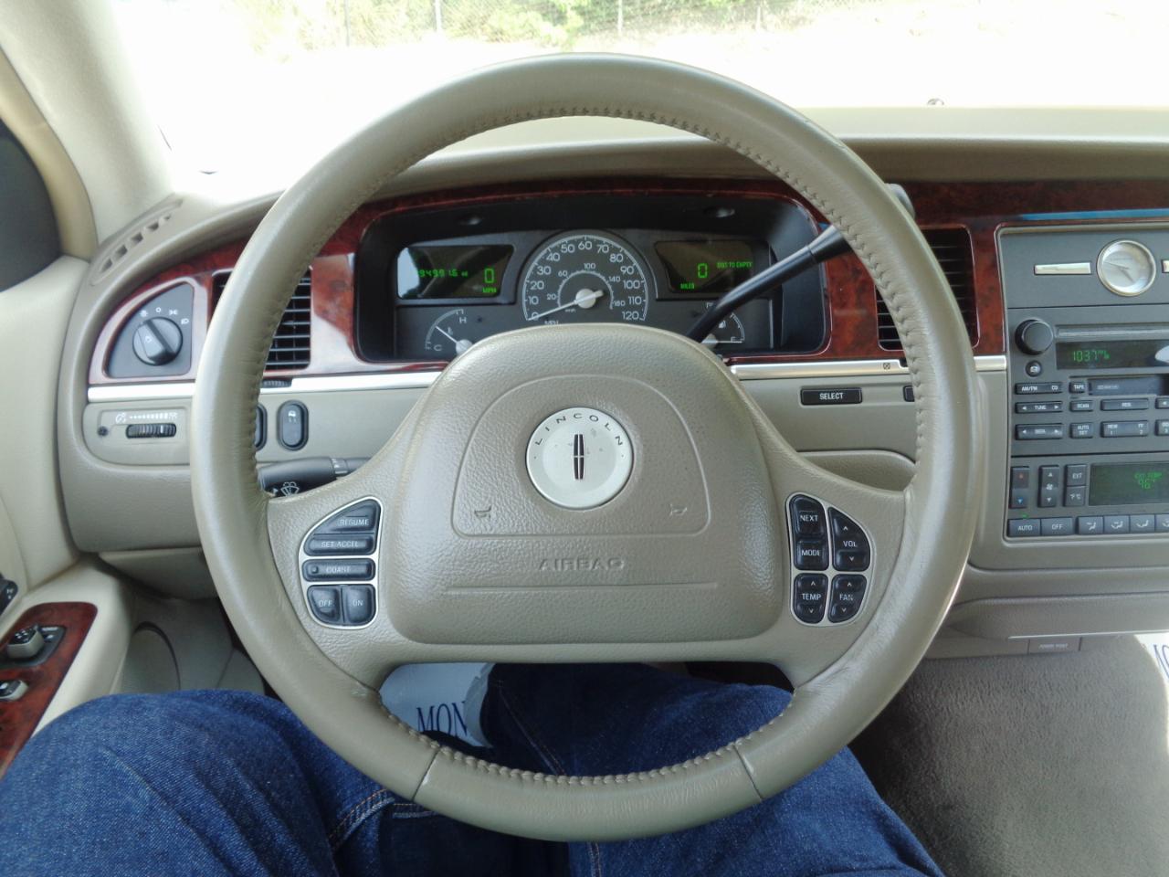 Lincoln Town Car 4dr Sdn Executive 2003