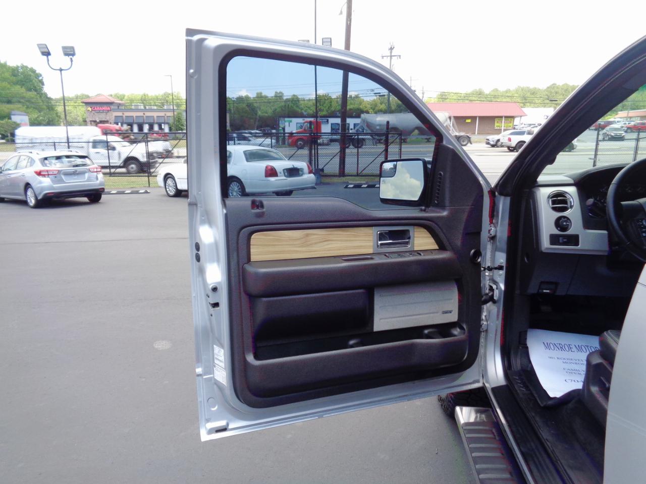 Ford F-150 4WD SuperCrew 145" Lariat 2011