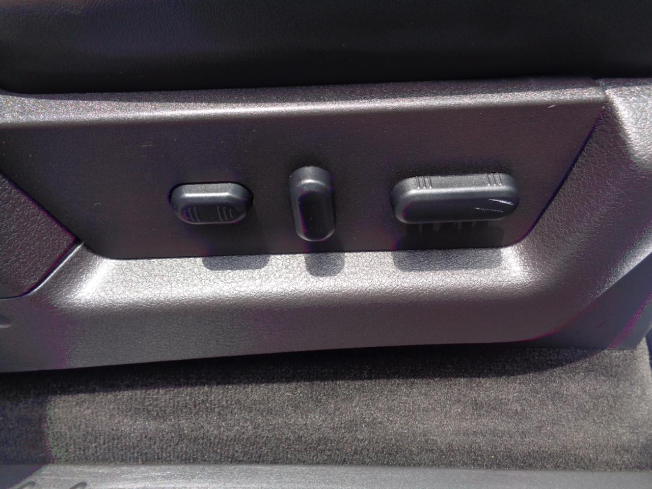 Ford F-150 4WD SuperCrew 145" Lariat 2011